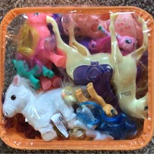 Lot of 12 various ponies.